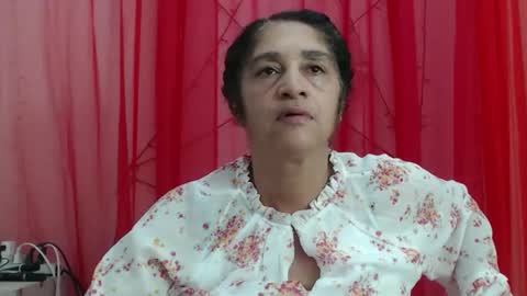 Snapshot of horny_mommy17 chatting on April 5, 12:19 am armina online show from April 5, 12:19 am