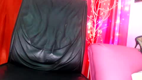 Snapshot of horny_mommy17 chatting on July 11, 2:31 pm armina online show from July 11, 2:31 pm