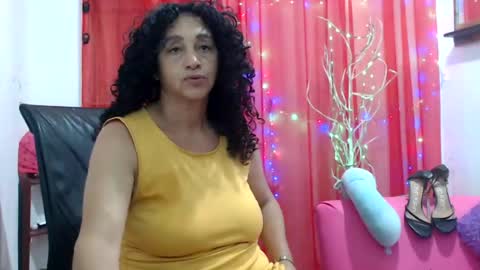 Snapshot of horny_mommy17 chatting on July 21, 7:16 pm armina online show from July 21, 7:16 pm