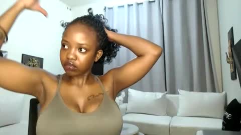Snapshot of horny_princcess chatting on May 5, 4:04 pm horny_princcess online show from May 5, 4:04 pm