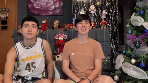 Snapshot of horny_twinks_guys chatting on December 7, 10:06 pm Alex and Camilo online show from December 7, 10:06 pm