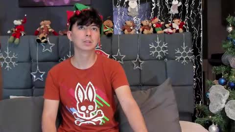 Snapshot of horny_twinks_guys chatting on December 23, 10:23 pm Alex and Camilo online show from December 23, 10:23 pm