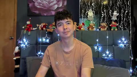 Snapshot of horny_twinks_guys chatting on December 27, 3:15 pm Alex and Camilo online show from December 27, 3:15 pm