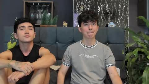 Snapshot of horny_twinks_guys chatting on March 4, 12:50 am Alex and Camilo online show from March 4, 12:50 am