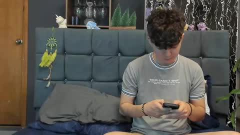 Snapshot of horny_twinks_guys chatting on March 10, 12:51 am Alex and Camilo online show from March 10, 12:51 am