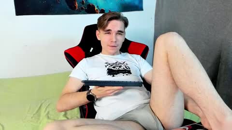 Snapshot of horny_yo chatting on February 2, 11:11 pm Max online show from February 2, 11:11 pm