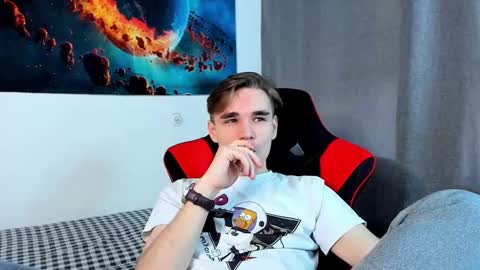 Snapshot of horny_yo chatting on February 11, 2:13 pm Max online show from February 11, 2:13 pm