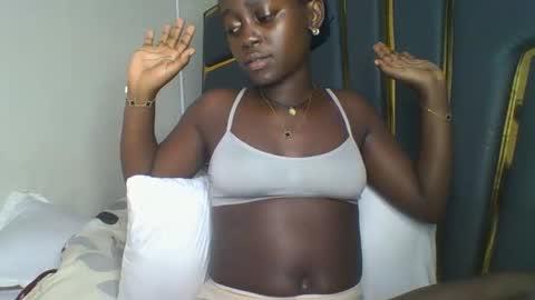 Bella online show from November 13, 8:52 pm