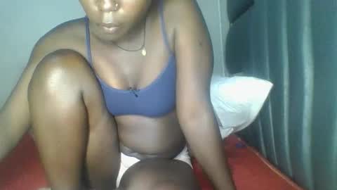 Snapshot of hornybella84 chatting on May 19, 6:31 am Bella online show from May 19, 6:31 am