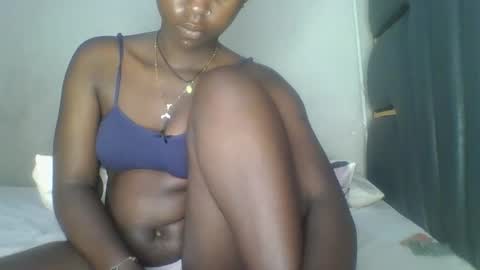 Snapshot of hornybella84 chatting on May 24, 6:07 am Bella online show from May 24, 6:07 am
