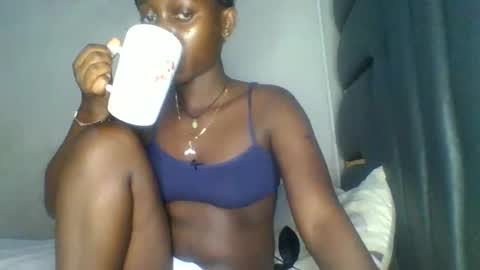 Snapshot of hornybella84 chatting on May 25, 6:30 am Bella online show from May 25, 6:30 am
