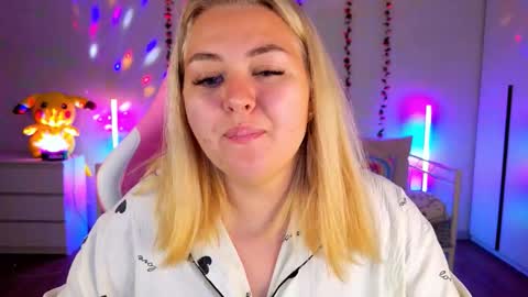 Snapshot of hornycakee chatting on September 12, 9:31 am HornyCakee online show from September 12, 9:31 am