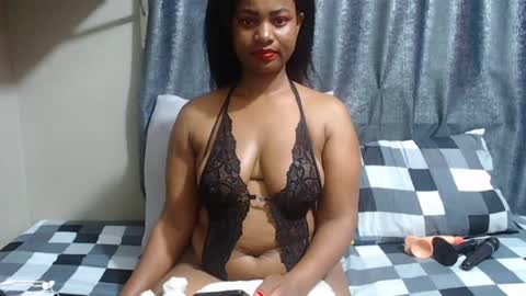 Snapshot of hornyebony4uxx chatting on July 6, 2:30 am hornyebony4uxx online show from July 6, 2:30 am