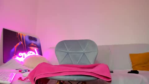 Emma online show from December 9, 9:17 am