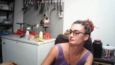 Snapshot of hornyhippies0080 chatting on April 28, 1:49 pm Nix D online show from April 28, 1:49 pm