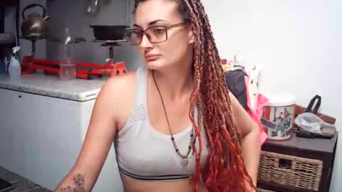Snapshot of hornyhippies0080 chatting on May 3, 6:52 am Nix D online show from May 3, 6:52 am