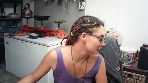 Snapshot of hornyhippies0080 chatting on May 14, 10:44 am Nix D online show from May 14, 10:44 am