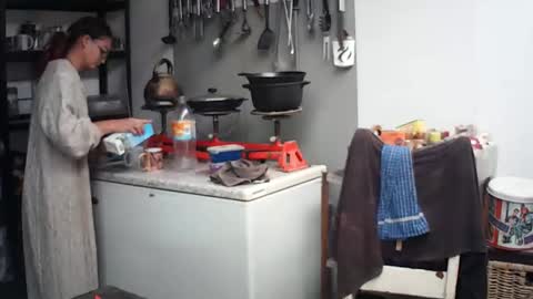 Snapshot of hornyhippies0080 chatting on May 17, 6:44 am Nix D online show from May 17, 6:44 am