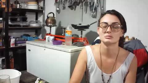 Snapshot of hornyhippies0080 chatting on May 20, 4:13 pm Nix D online show from May 20, 4:13 pm