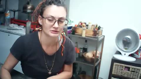 Snapshot of hornyhippies0080 chatting on May 24, 6:51 am Nix D online show from May 24, 6:51 am