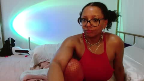 Snapshot of hornylittlehoney chatting on December 1, 5:13 pm Horny Little Honey online show from December 1, 5:13 pm