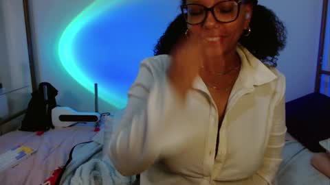 Snapshot of hornylittlehoney chatting on December 9, 2:49 pm Horny Little Honey online show from December 9, 2:49 pm
