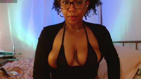 Snapshot of hornylittlehoney chatting on February 4, 8:35 am Horny Little Honey online show from February 4, 8:35 am
