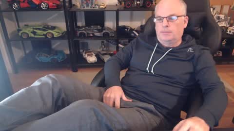 hornynthick70 online show from December 20, 1:03 am