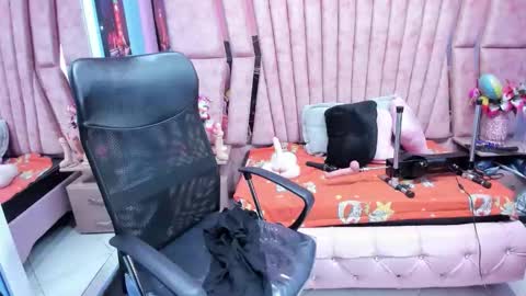 hornyskinny26 online show from April 4, 5:27 am