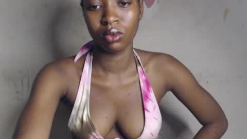 Snapshot of hornyslut_xx chatting on April 26, 9:18 am Bella online show from April 26, 9:18 am