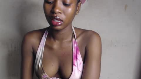 Snapshot of hornyslut_xx chatting on April 27, 7:50 am Bella online show from April 27, 7:50 am