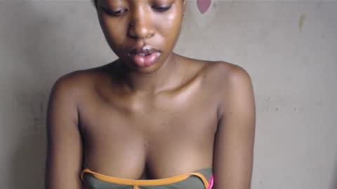 Snapshot of hornyslut_xx chatting on May 21, 7:37 am Bella online show from May 21, 7:37 am