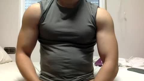 hornyspaniard93 online show from July 12, 1:46 pm
