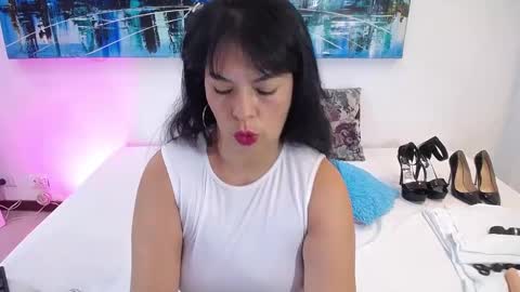 Snapshot of hornystepmommy_ chatting on April 27, 4:27 pm LILY online show from April 27, 4:27 pm