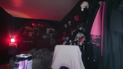 Snapshot of horror_circus chatting on December 16, 5:17 am Messalina Horror online show from December 16, 5:17 am