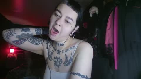 Snapshot of horror_circus chatting on December 21, 2:52 am Messalina Horror online show from December 21, 2:52 am