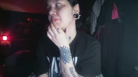 Snapshot of horror_circus chatting on February 27, 9:47 pm Messalina Horror online show from February 27, 9:47 pm