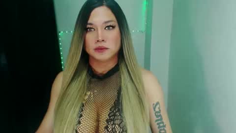 YOUR MAJESTY LUCY PEARL online show from December 4, 2:53 am