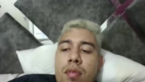 Snapshot of hot2512 chatting on December 18, 5:13 am hot2512 online show from December 18, 5:13 am