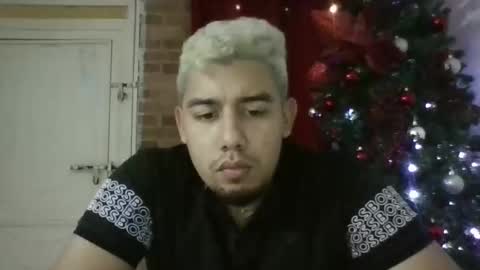 Snapshot of hot2512 chatting on December 22, 12:18 am hot2512 online show from December 22, 12:18 am