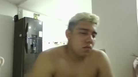 Snapshot of hot2512 chatting on January 9, 2:03 am hot2512 online show from January 9, 2:03 am