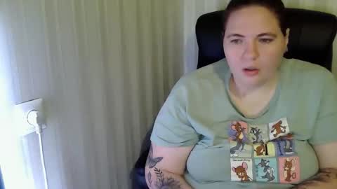 Snapshot of hot2panthers chatting on November 19, 5:35 pm hot2panthers online show from November 19, 5:35 pm