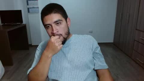 Snapshot of hot__husbands chatting on May 23, 1:55 am hot__husbands online show from May 23, 1:55 am