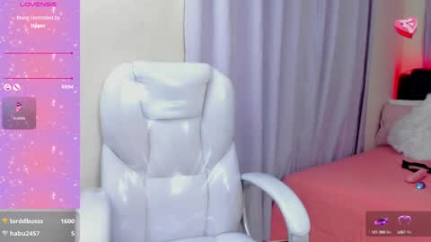 Snapshot of hot_beauty__ chatting on January 25, 5:51 am VALENTINA online show from January 25, 5:51 am