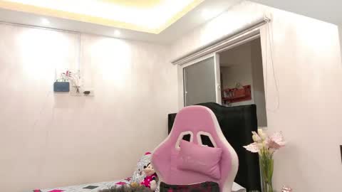 Snapshot of hot_beauty__ chatting on June 6, 1:21 am VALENTINA online show from June 6, 1:21 am