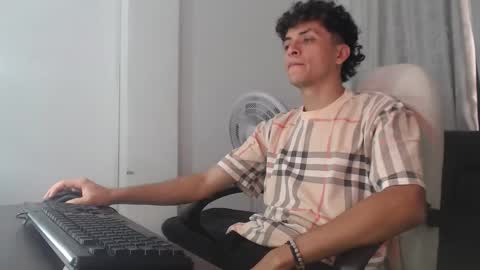 Snapshot of hot_bunny777_ chatting on January 13, 6:46 pm Salomon online show from January 13, 6:46 pm