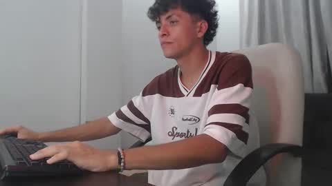 Snapshot of hot_bunny777_ chatting on January 15, 10:35 pm Salomon online show from January 15, 10:35 pm