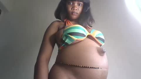 Snapshot of hot_choccoolate chatting on July 15, 10:37 pm Zarah online show from July 15, 10:37 pm