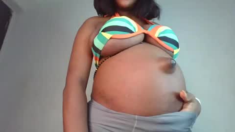 Snapshot of hot_choccoolate chatting on July 28, 4:27 pm Zarah online show from July 28, 4:27 pm