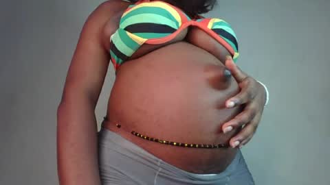 Snapshot of hot_choccoolate chatting on July 28, 4:39 pm Zarah online show from July 28, 4:39 pm